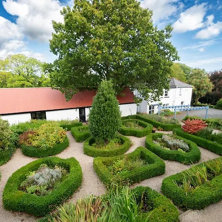 Ballyknocken Milking Parlour Self Catering * Coolnakilly