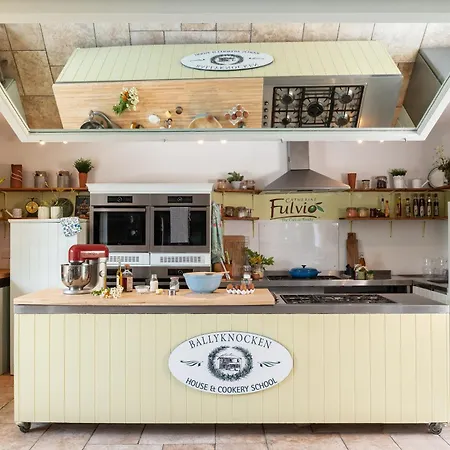 Ballyknocken Milking Parlour Self Catering Apartment Coolnakilly