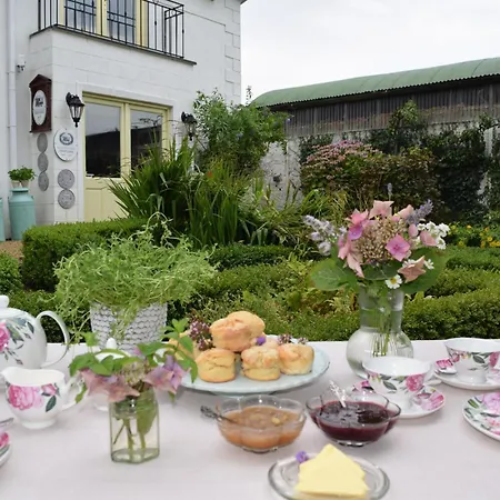 Ballyknocken Milking Parlour Self Catering *