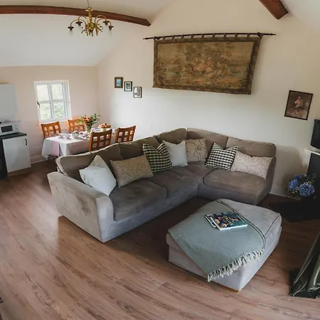 Ballyknocken Milking Parlour Self Catering *